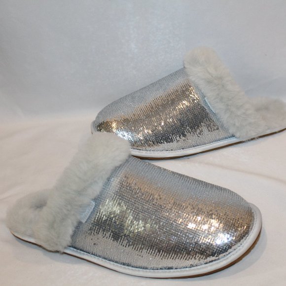 NIB UGG WOMEN'S SCUFFETTE II METALLIC SILVER SHEARLING LINED SLIPPERS - Picture 2 of 6